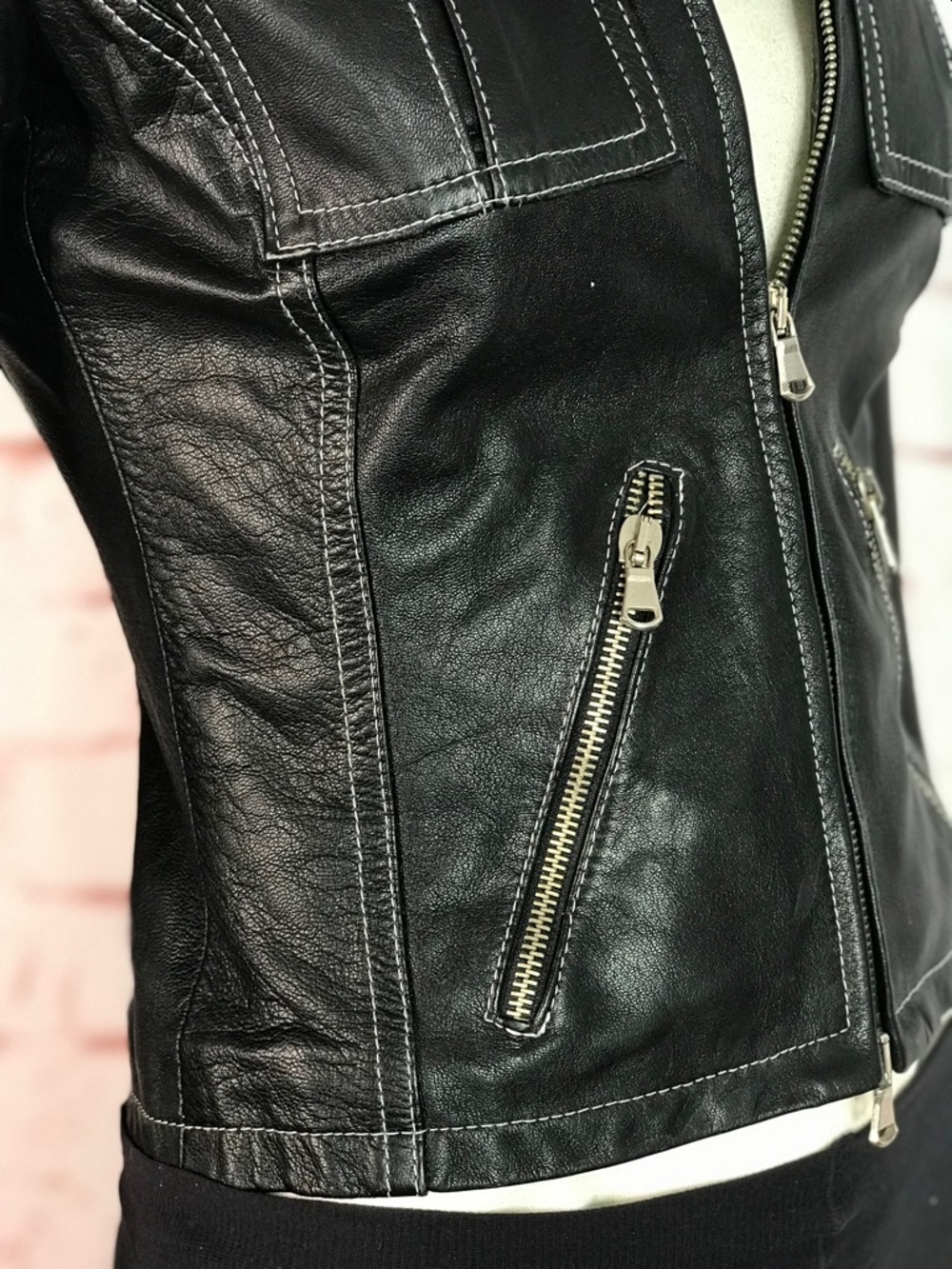 CARLO Moto Small Label EU Size 42 Jacket Black Leather White Stitching Juniors - Picture 4 of 16